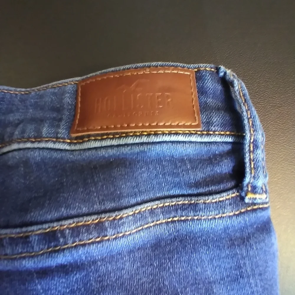 Hollister Womens Denim Jean Size 5R Button Up Raw Hem